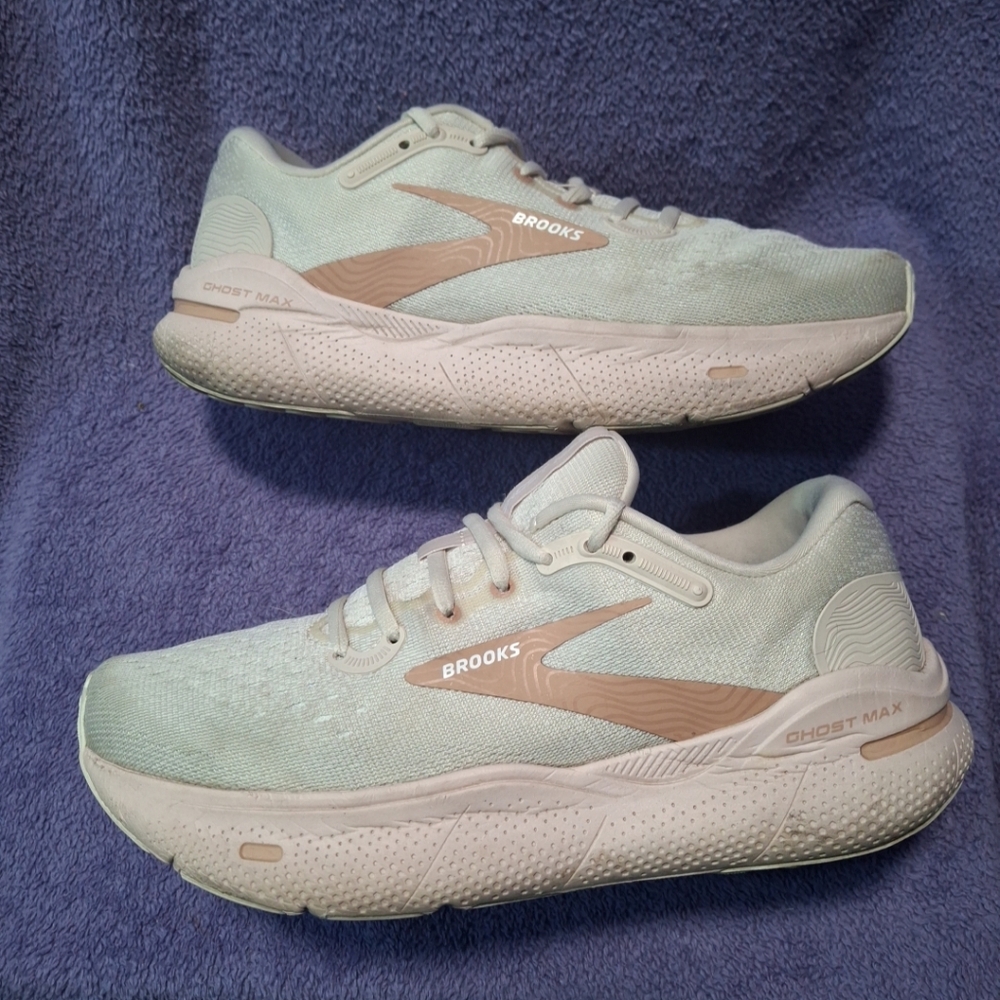 Brooks Ghost Max Womens 9  Shoes Running Walking Gym Gray Pink 1203951B135